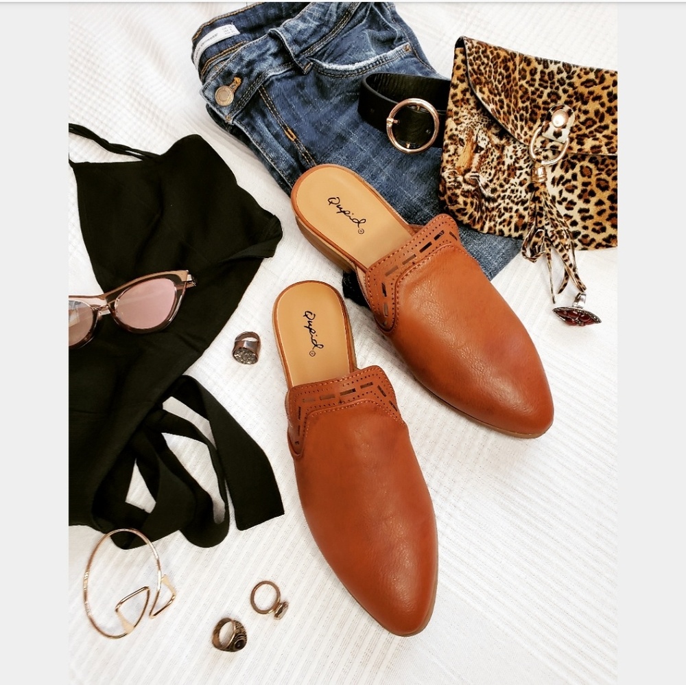 🆕️//The Cassidy// vegan leather mule flat tan - Picture 2 of 3
